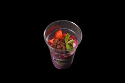Budincă de chia cu crema de cocos cu zmeură, rodie și ciocolată neagră artizanală image