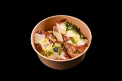 Toast artizanal cu maia, guacamole, crocant de prosciutto și parmezan image