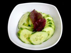 Salată de castraveți verzi  image