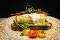 Omletă mozzarella și pancetta image