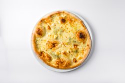 Pizza quatro formaggi image