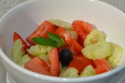 Salata asortata (rosii,castraveti verzi)/Mixt salad(200 g) image