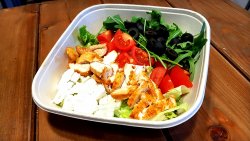 Salata Pui image