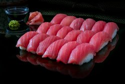 TUNA NIGIRI BOX LARGE image