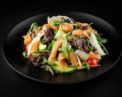 Salata cu somon si avocado image