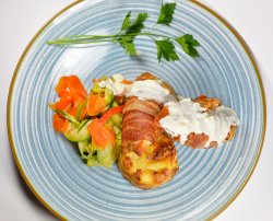 Bacon chicken ROLLS & gorgonzola sauce image