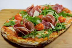 Pinsa Prosciutto crudo e rucola image