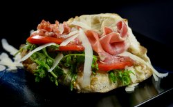 Piadina prosciutto crudo e rucola image