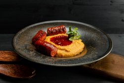 Fasole făcăluită cu cârnați image