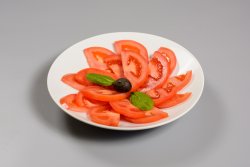 Salată roșii și castraveți image