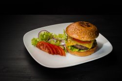 Black angus cheeseburger 330g image