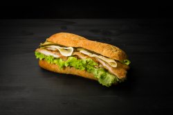 Sandwich cu snitel de pui 300g image