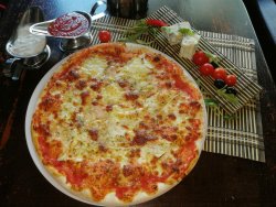 Pizza Quattro Formaggi image