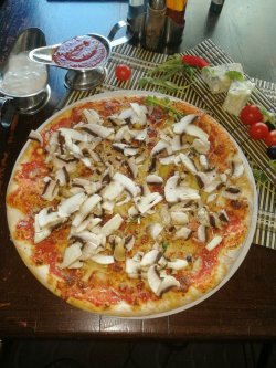 Pizza Funghi image