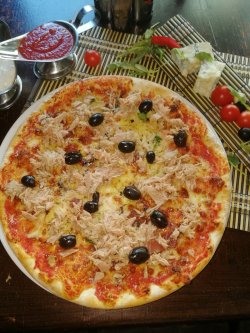 Pizza Tonno image