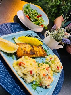 Somon grill cu risotto milanese image