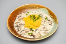 Ciulama de ciuperci cu mămăliguță image