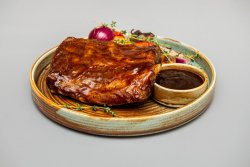 Costițe glazurate, cartofi și legume la cuptor, sos bbq image