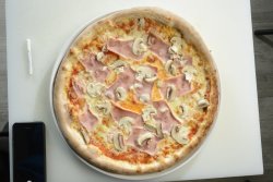 40% reducere: Pizza Prosciutto e Funghi image