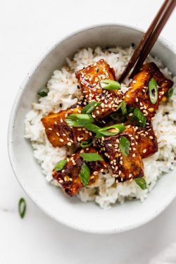 Tofu prajit la wok cu orez image