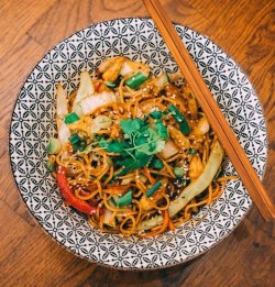 Vegetarian Chow Mein image