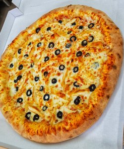 Pizza cu piept de pui la grătar image