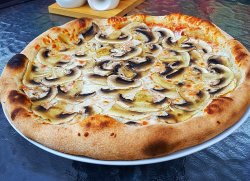 Pizza Funghi image