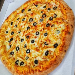 Pizza cu piept de pui la grătar image