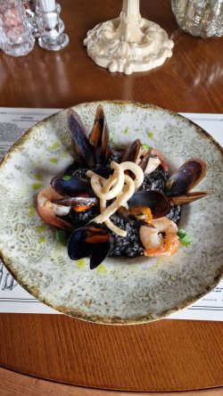 Risotto Nero di Sepia cu fructe de mare image