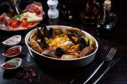 Zuppa con frutti di mare image