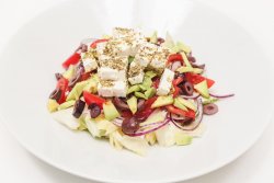 Salată grecească cu avocado image