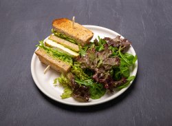 Sandwich cu halloumi - produs vegetarian image