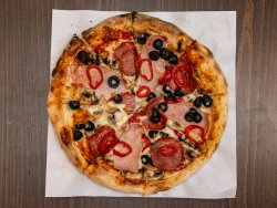 Pizza quatro stagioni image