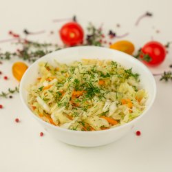 Salata de varza alba cu morcov si marar image