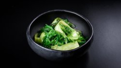 Salată japoneză din alge wakame și castraveți image