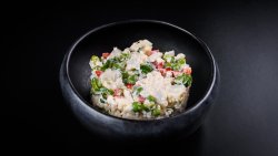 Salată de conopida și legume proaspete  image