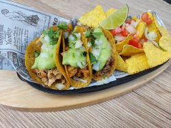 Tacos de carnitas & nachos image