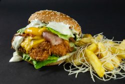 20% reducere: Meniu-Burger de pui crocant, cartofi prăjiți cu parmezan și usturoi, sos. image